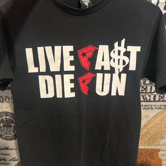 famous tee - Picture 5 of 5